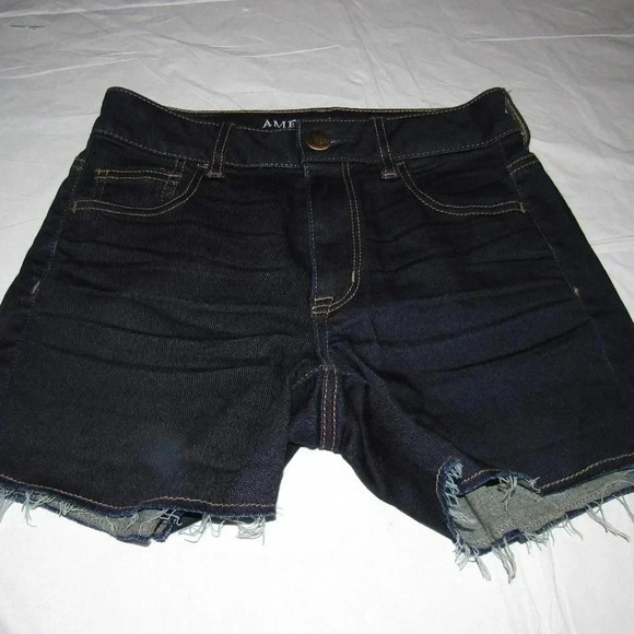 AMERICAN EAGLE Hi-Rise Shortie Shorts Dark Wash 4 - Picture 1 of 4
